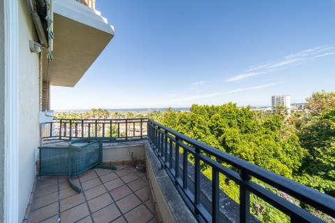 Exclusivo Apartamento T5 no Real Forte com Vista Panorâmica sobre o Rio Tejo