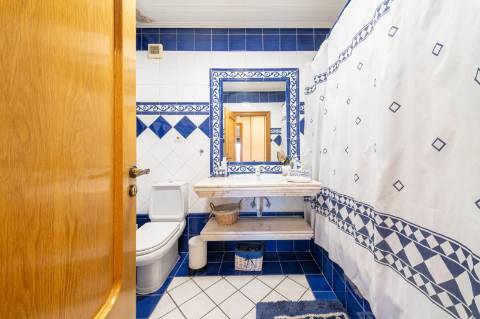 Exclusivo Apartamento T5 no Real Forte com Vista Panorâmica sobre o Rio Tejo