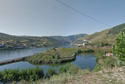 Quinta Exclusiva no Douro Vinhateiro: Vinhas de Prestígio, Edifícios Imponentes e Potencial para Turismo Vinícola