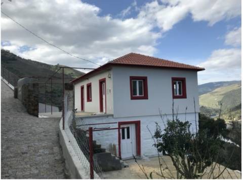 Moradia Encantadora a Minutos da Foz do Rio Távora: Vistas Fantásticas e Potencial de Ampliação