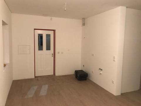 Moradia Encantadora a Minutos da Foz do Rio Távora: Vistas Fantásticas e Potencial de Ampliação