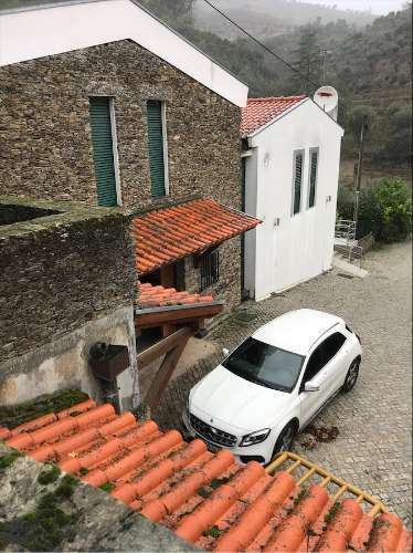 Propriedade Excepcional no Douro Vinhateiro: Vinha de Excelência e Infraestrutura Completa