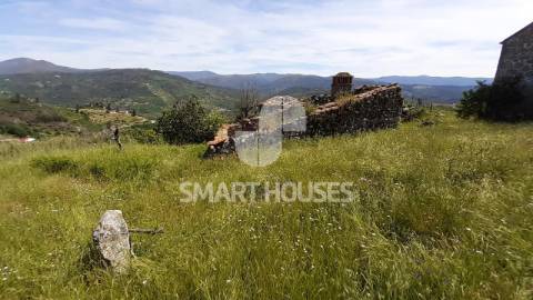 Moradia em ruína para reconstruir na Quinta da...