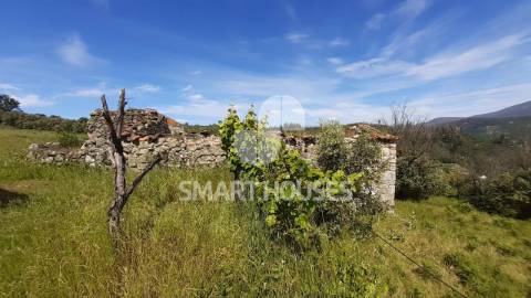 Moradia em ruína para reconstruir na Quinta da...