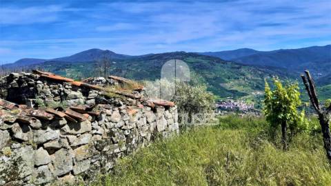 Moradia em ruína para reconstruir na Quinta da...