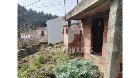 Moradia T2 em ruínas para reconstruir, com 120m2...