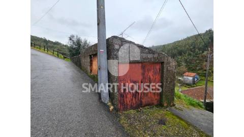 Moradia T2 em ruínas para reconstruir, com 120m2...