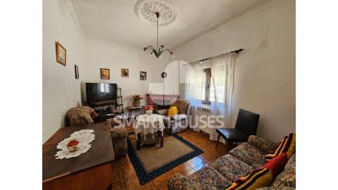 Moradia T2 em Vinhó (Arganil), com sótão, garagem...