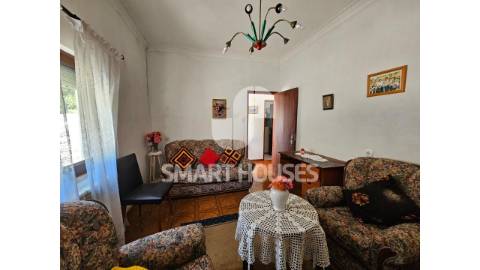 Moradia T2 em Vinhó (Arganil), com sótão, garagem...