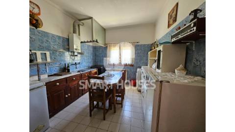 Moradia T2 em Vinhó (Arganil), com sótão, garagem...