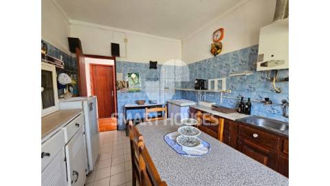 Moradia T2 em Vinhó (Arganil), com sótão, garagem...