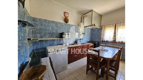 Moradia T2 em Vinhó (Arganil), com sótão, garagem...