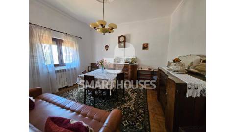 Moradia T2 em Vinhó (Arganil), com sótão, garagem...