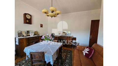 Moradia T2 em Vinhó (Arganil), com sótão, garagem...