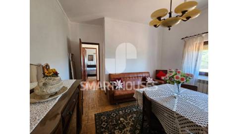 Moradia T2 em Vinhó (Arganil), com sótão, garagem...