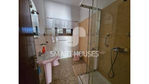 Moradia T2 em Vinhó (Arganil), com sótão, garagem...