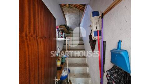 Moradia T2 em Vinhó (Arganil), com sótão, garagem...