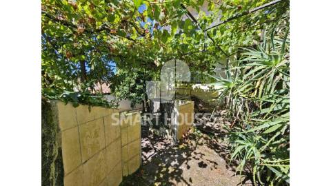 Moradia T2 em Vinhó (Arganil), com sótão, garagem...