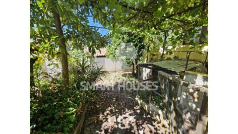 Moradia T2 em Vinhó (Arganil), com sótão, garagem...