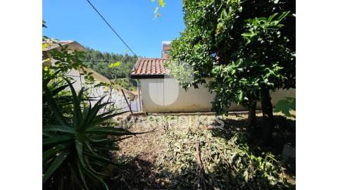 Moradia T2 em Vinhó (Arganil), com sótão, garagem...