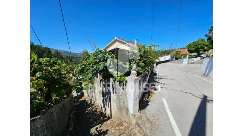 Moradia T2 em Vinhó (Arganil), com sótão, garagem...
