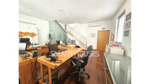 Escritório duplex localizado no centro de...