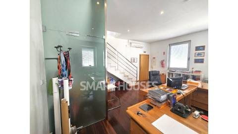 Escritório duplex localizado no centro de...