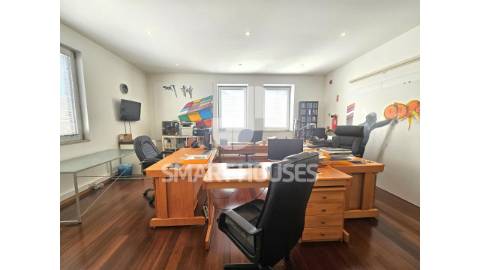 Escritório duplex localizado no centro de...