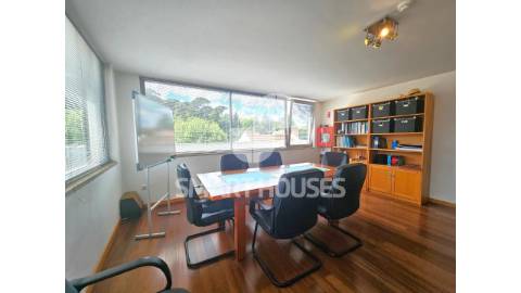 Escritório duplex localizado no centro de...
