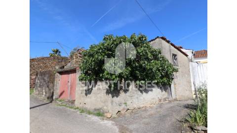 Moradia T1 para reabilitar em Vale de S....