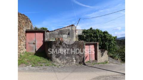 Moradia T1 para reabilitar em Vale de S....