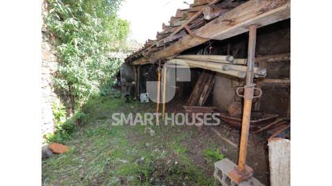 Moradia T1 para reabilitar em Vale de S....