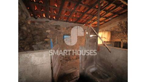 Moradia T1 para reabilitar em Vale de S....