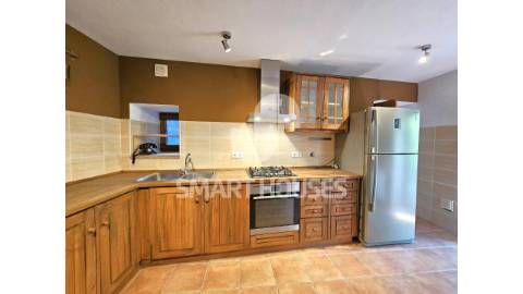 Moradia T3 com jardim e anexos no Caratão...