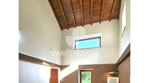 Moradia T3 com jardim e anexos no Caratão...