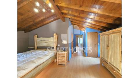 Moradia T3 com jardim e anexos no Caratão...