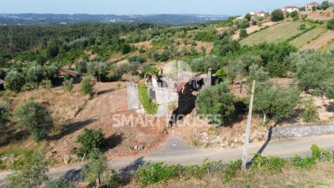 Moradia T3 para recuperar com terreno de 2.172m2...