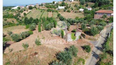 Moradia T3 para recuperar com terreno de 2.172m2...