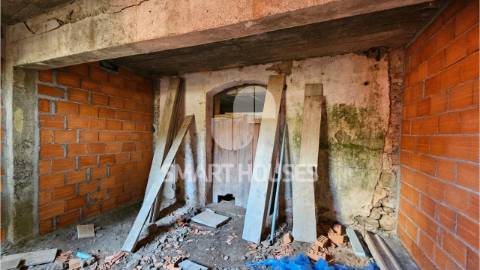 Prédio para recuperar no centro da vila de...