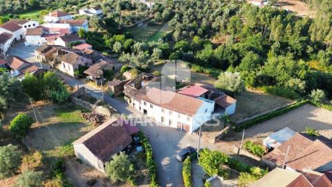 Moradia em ruínas para recuperar na aldeia de...