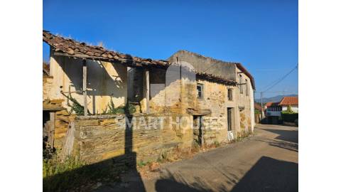 Moradia em ruínas para recuperar na aldeia de...