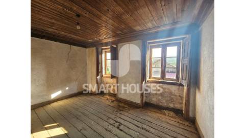 Moradia em ruínas para recuperar na aldeia de...