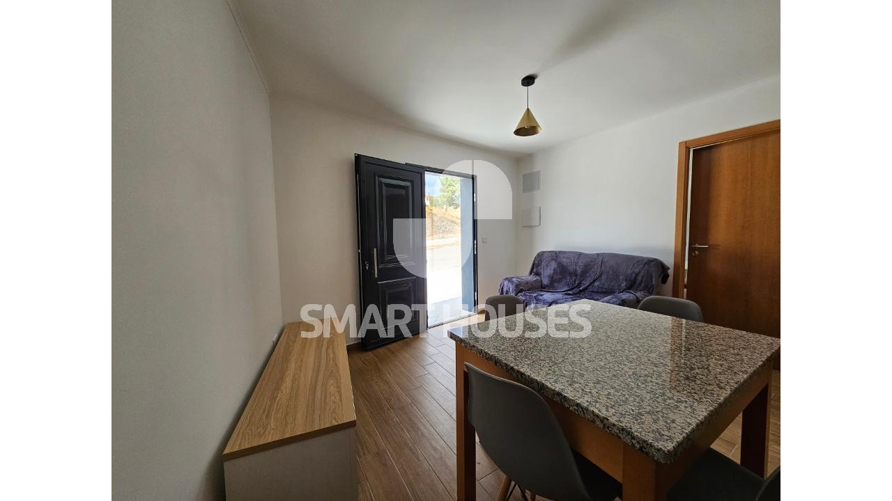 Arrenda-se: moradia T2 completamente renovada,...
