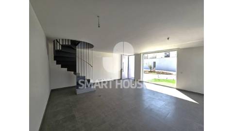 Moradia T3 numa das principais avenidas do centro...