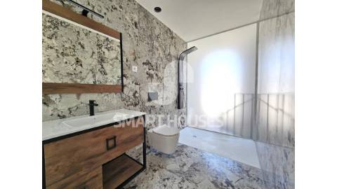 Moradia T3 numa das principais avenidas do centro...