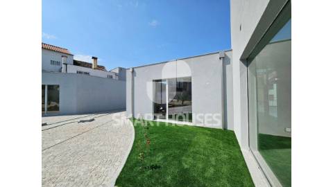 Moradia T3 numa das principais avenidas do centro...