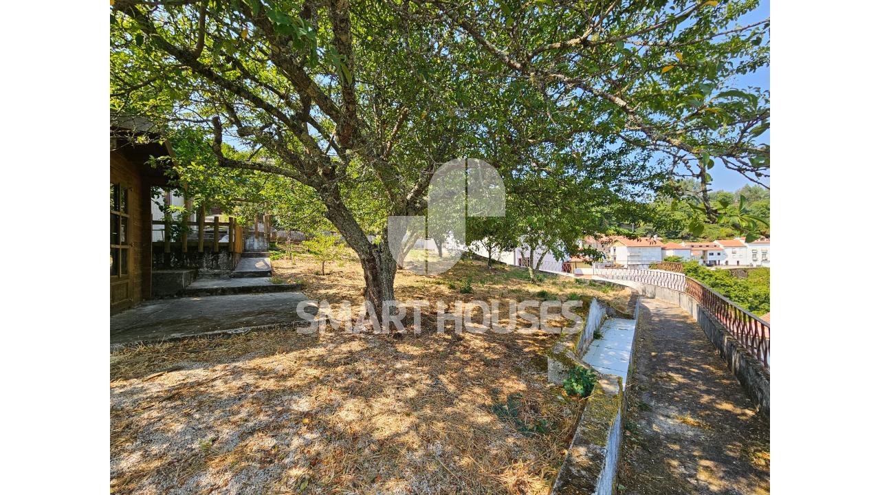 Moradia T6 em Torrozelas (Arganil) com anexos em...