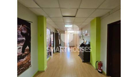 Loja comercial em localização central na vila de...