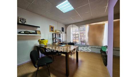 Loja comercial em localização central na vila de...