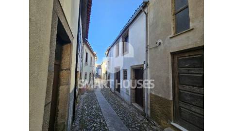 Moradia T2+1 no centro histórico de Vila Cova de...